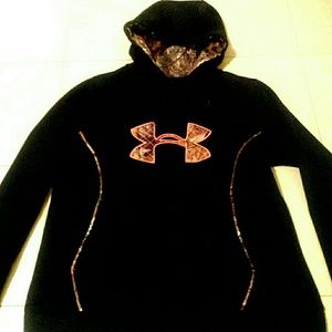 Like new woman's size large under Armour hoodie